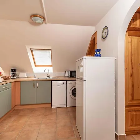 In - Balaton 19020 Kestel